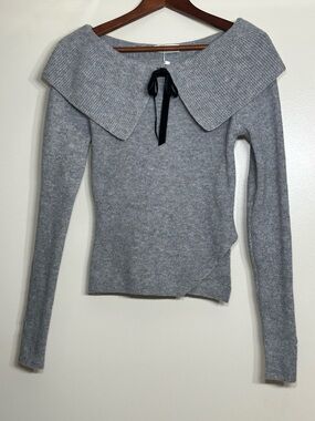 TWEE Gray Off-the-Shoulder Ribbed Knit Sweater with Black Ribbon